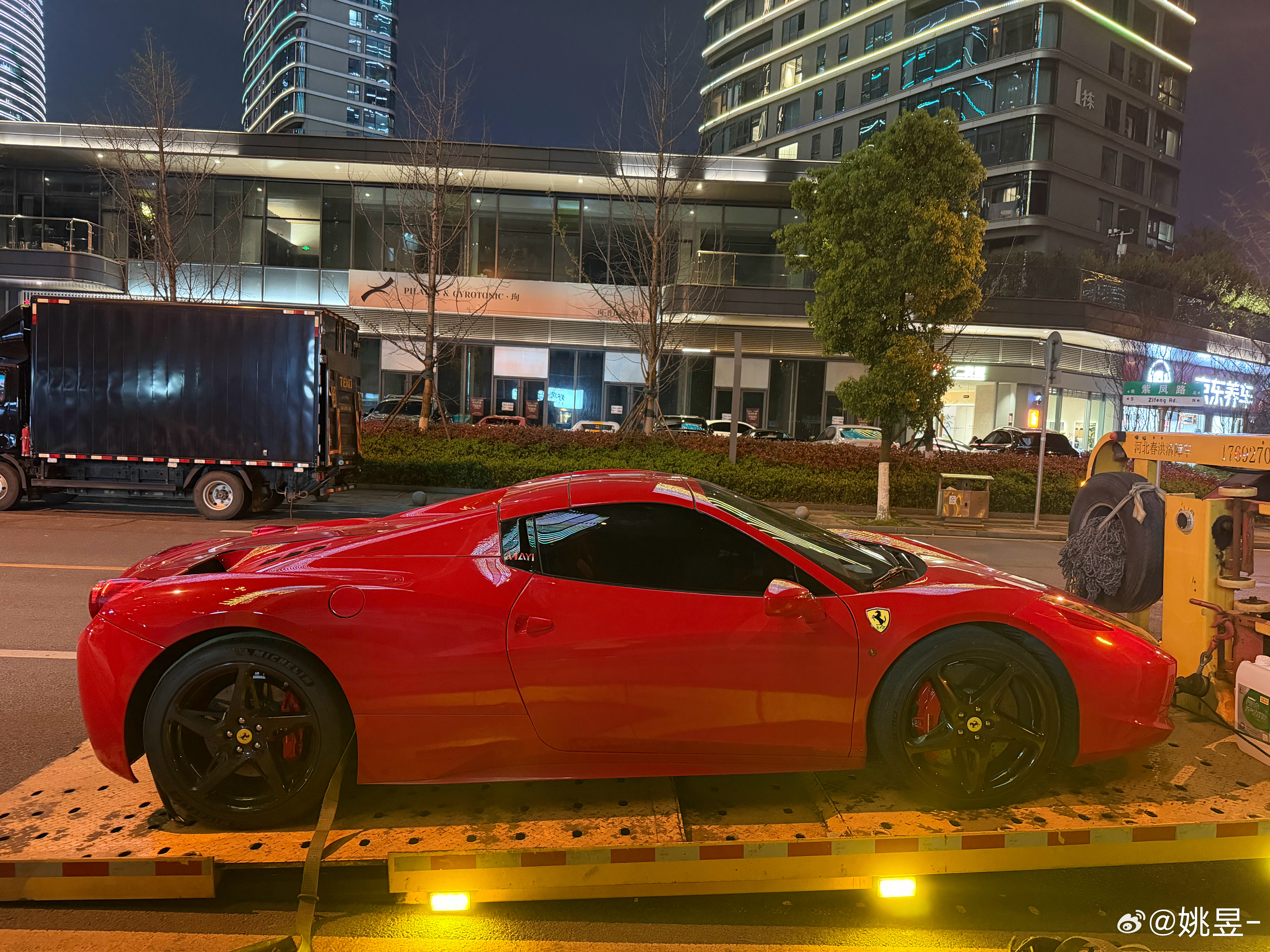 前方线报，我的458spider终于上板了！拖车师傅您慢点开！我不急！等你回家！