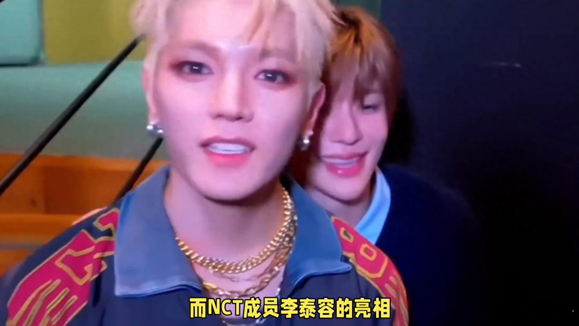 李泰容爆改樊振东 李泰容爆改樊振东，2025歌谣大战红毯黑发露额造型笑翻全网。李