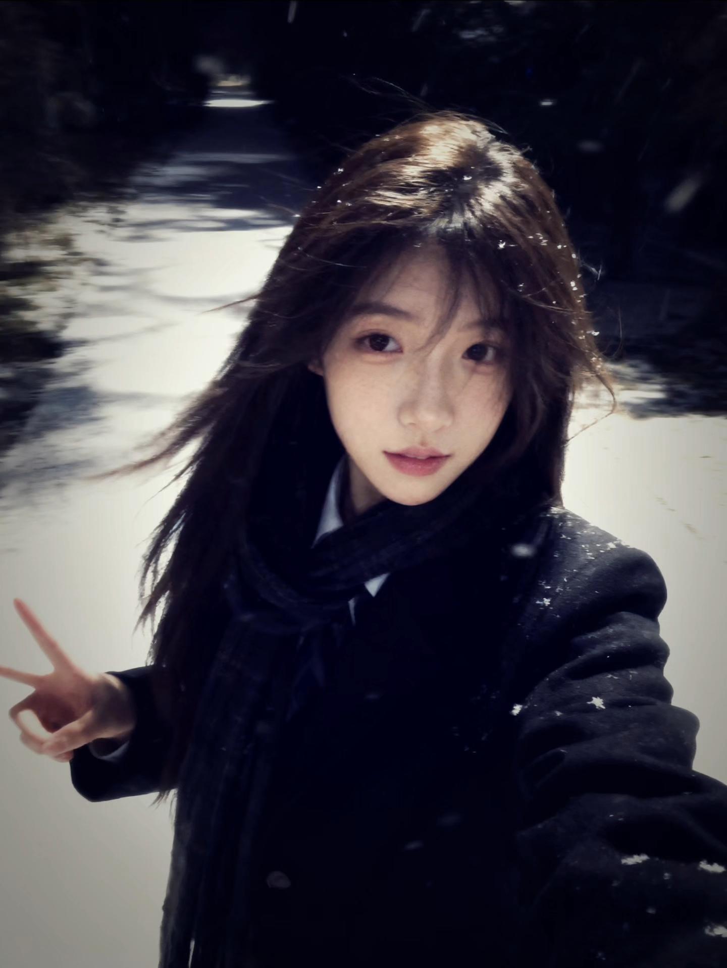 能不能 借着天冷的理由 再靠近你一点