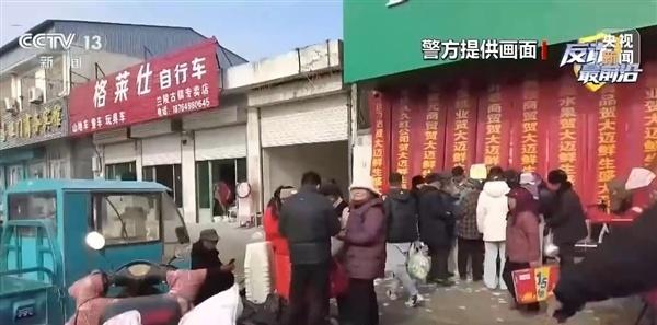 【警方曝光：扫码送鸡蛋瞬间套走个人信息！卖一个赚六七块】近段时间山东省枣庄市公安