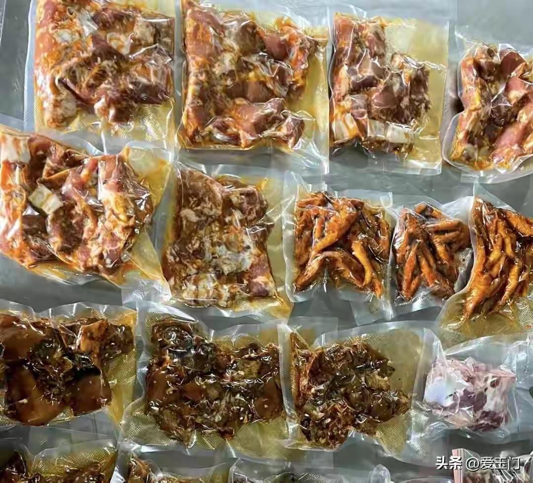 一位美食家说：
“怎么判断一家饭店的菜是不是预制菜？很简单，只要说一句‘不放盐’