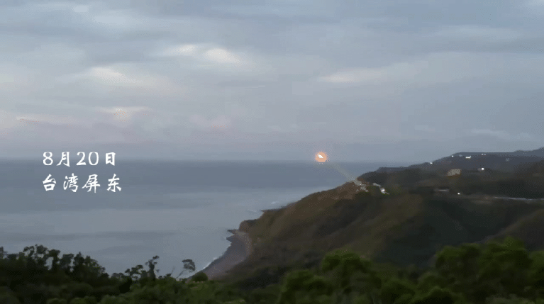 台军试射雄风-2ER巡航导弹，射程可达上海和广州。

8月20日，台军在屏东九鹏
