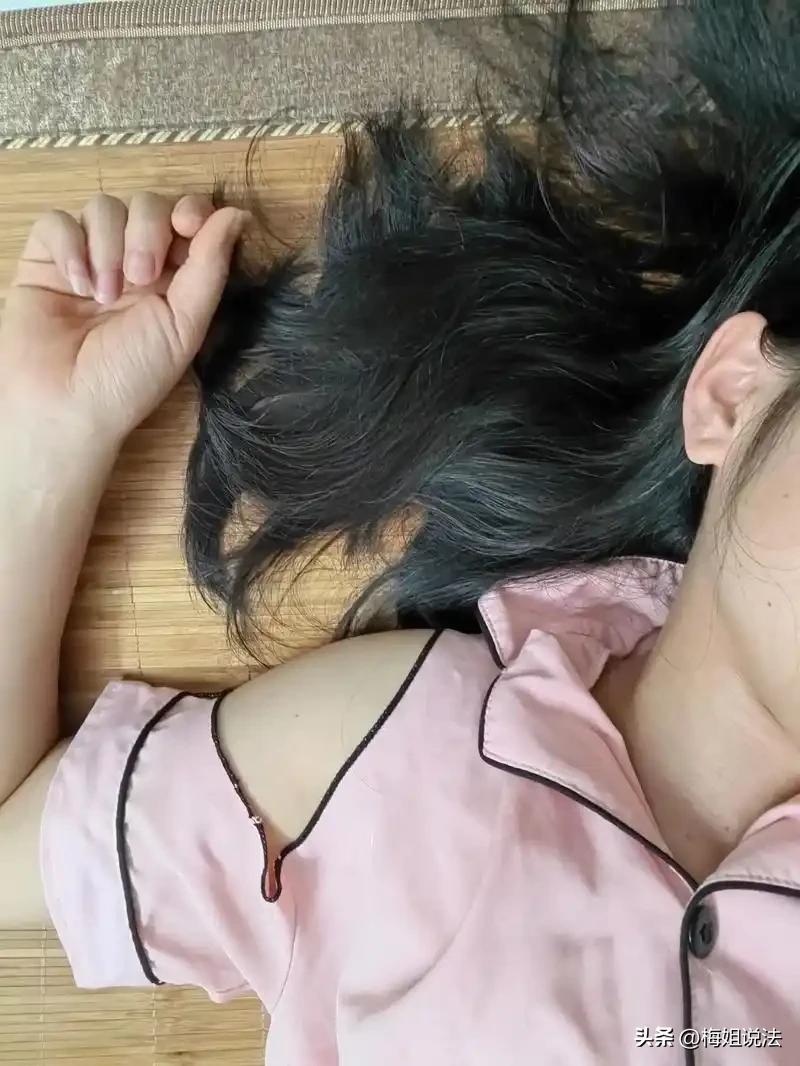 够狠！用女友引诱男人上钩！安徽马鞍山，一男子在社交软件上看到清纯玉女的照片，并配