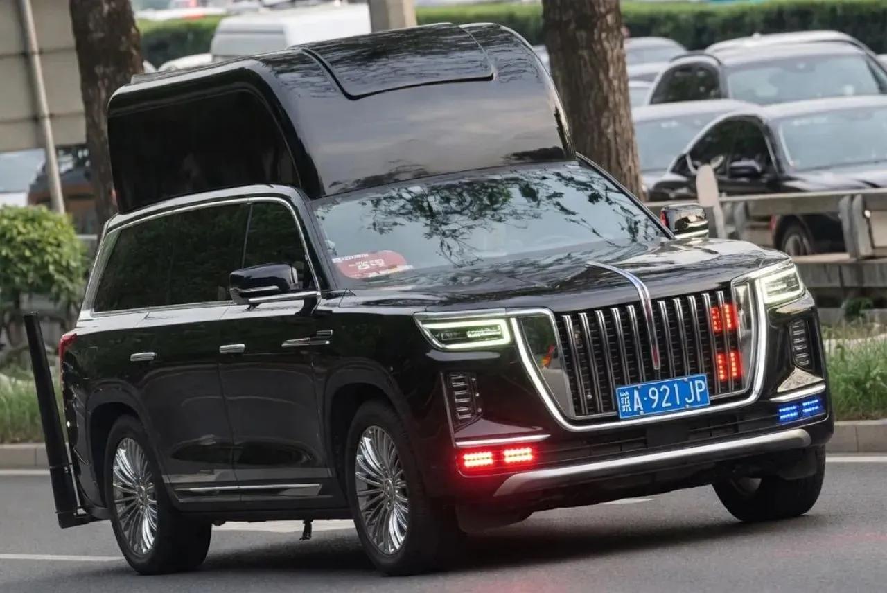 美国总统特朗普访华期间，他的车队中出现了两辆造型奇特的中国产SUV，这些SUV与