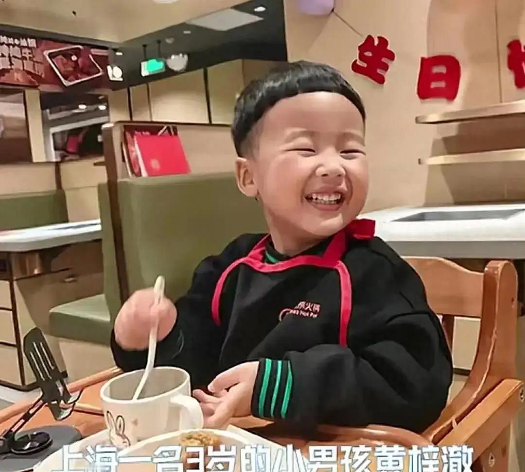 普通人也能做App了，

老师学生都在捣鼓，

这事儿真不简单。

灵光App最