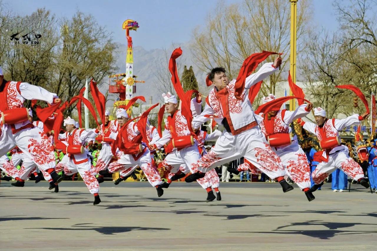 【一念放下，便得万般自在；一念执着，只会陷入万般无奈】
        人生就像