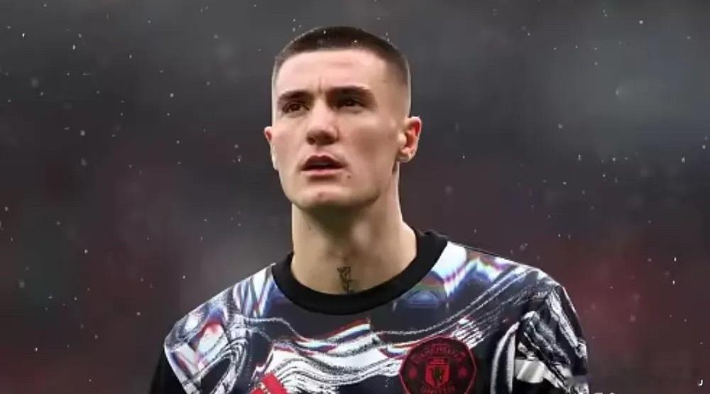 曼联前锋谢什科接受了天空体育的采访，谈及加盟曼联的首个赛季，以及从B费身上学到的