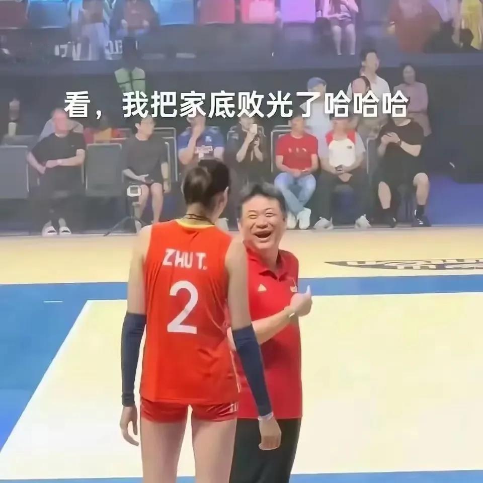 中国女排不但0：3完败意大利，而且1：3输给日本，让人万万没想到的是竟然1：3败