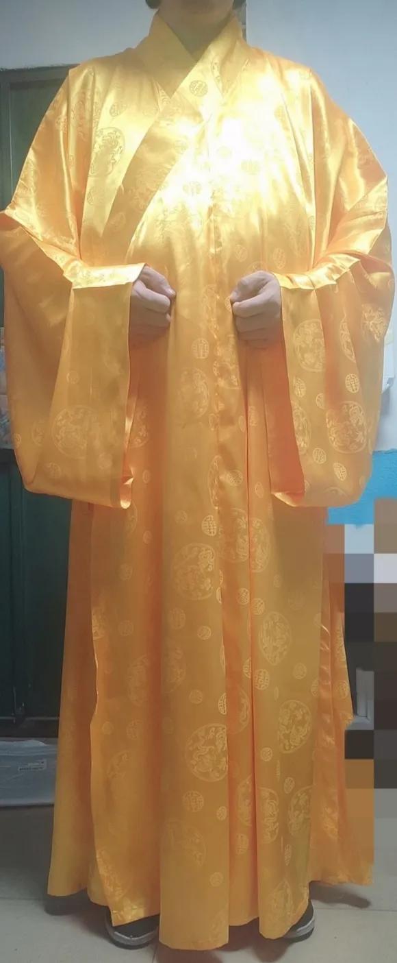 请问，我这件黄黄的汉服适合在什么场合穿呢？