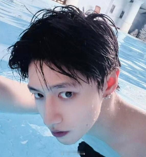 不是，朱志鑫粉丝这么幸福的嘛朱志鑫朱志鑫游泳朱志鑫 051