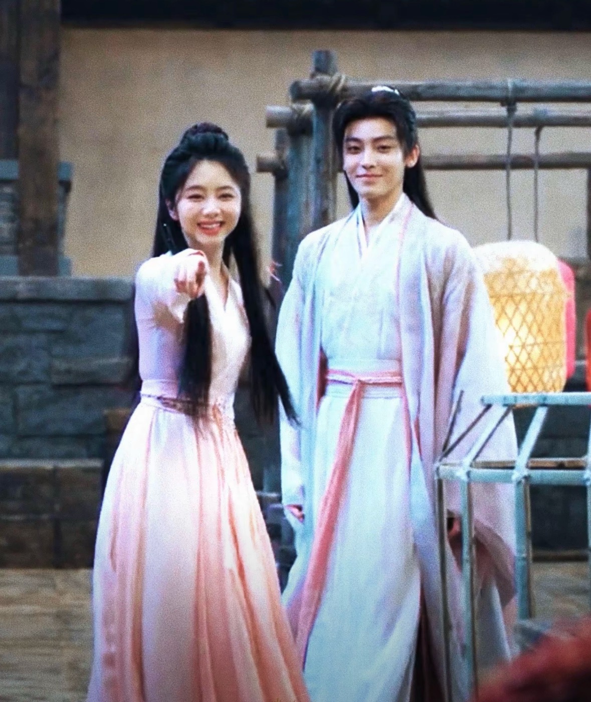 逍遥真的很好看，很纯爱也很搞笑又很感人，现在的电视剧都是你恨我我恨你你杀我我杀你