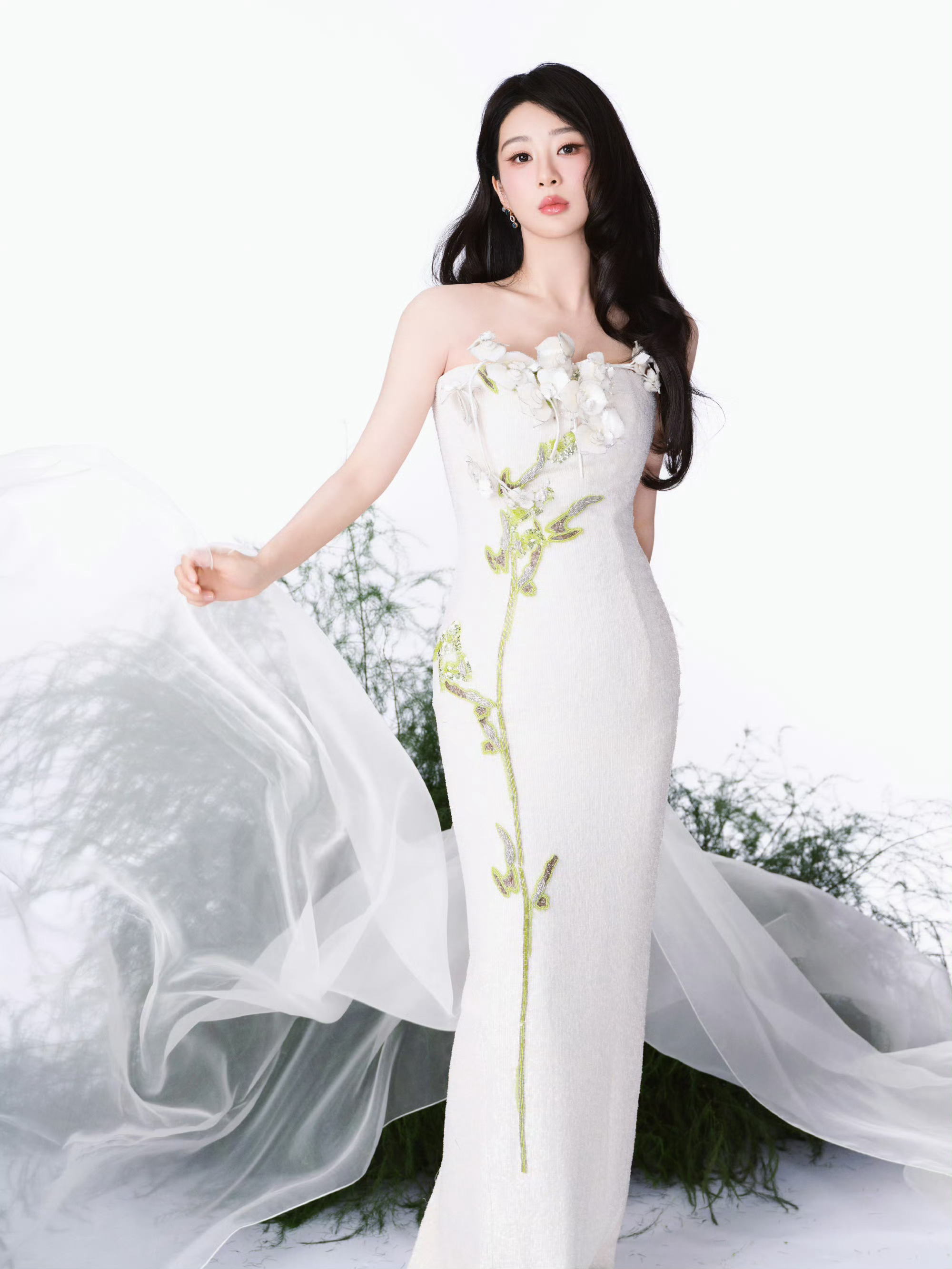 杨紫[超话] [送花花]杨紫董竹君 [送花花]杨紫玉兰花开君再来 好好看，我的杨