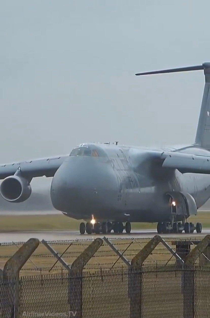 ‼️ 突发消息: 

       在过去十多小时内，数十架美国空军空中加油机以