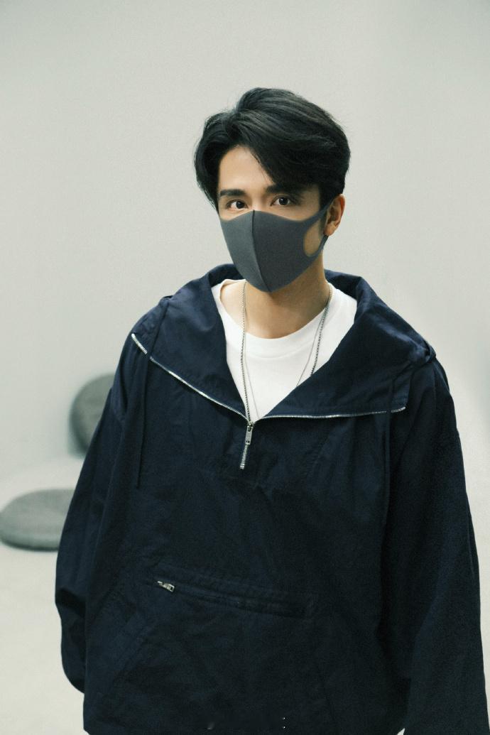 #张新成说有点is的最近##张新成胶片风plog# 张新成晒出的这组胶片风plo