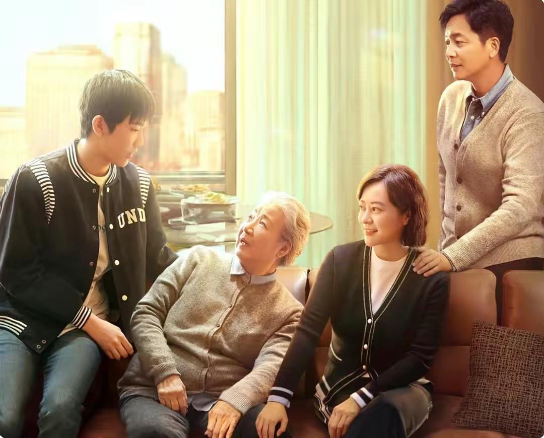 最近，电视剧《熟年》正在热播，多位实力派演员狂飙演技，狠狠抓住观众痛点，然而一颗