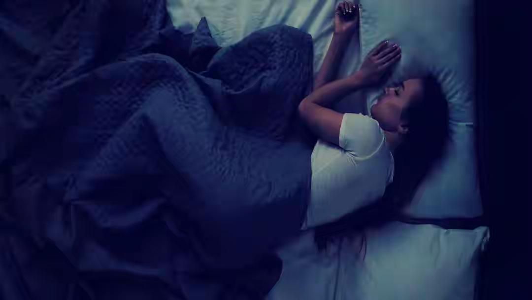 夜里做梦还能记起些画面，别再归为没睡好，这是你的大脑在夜间认真“上班”的证明。我