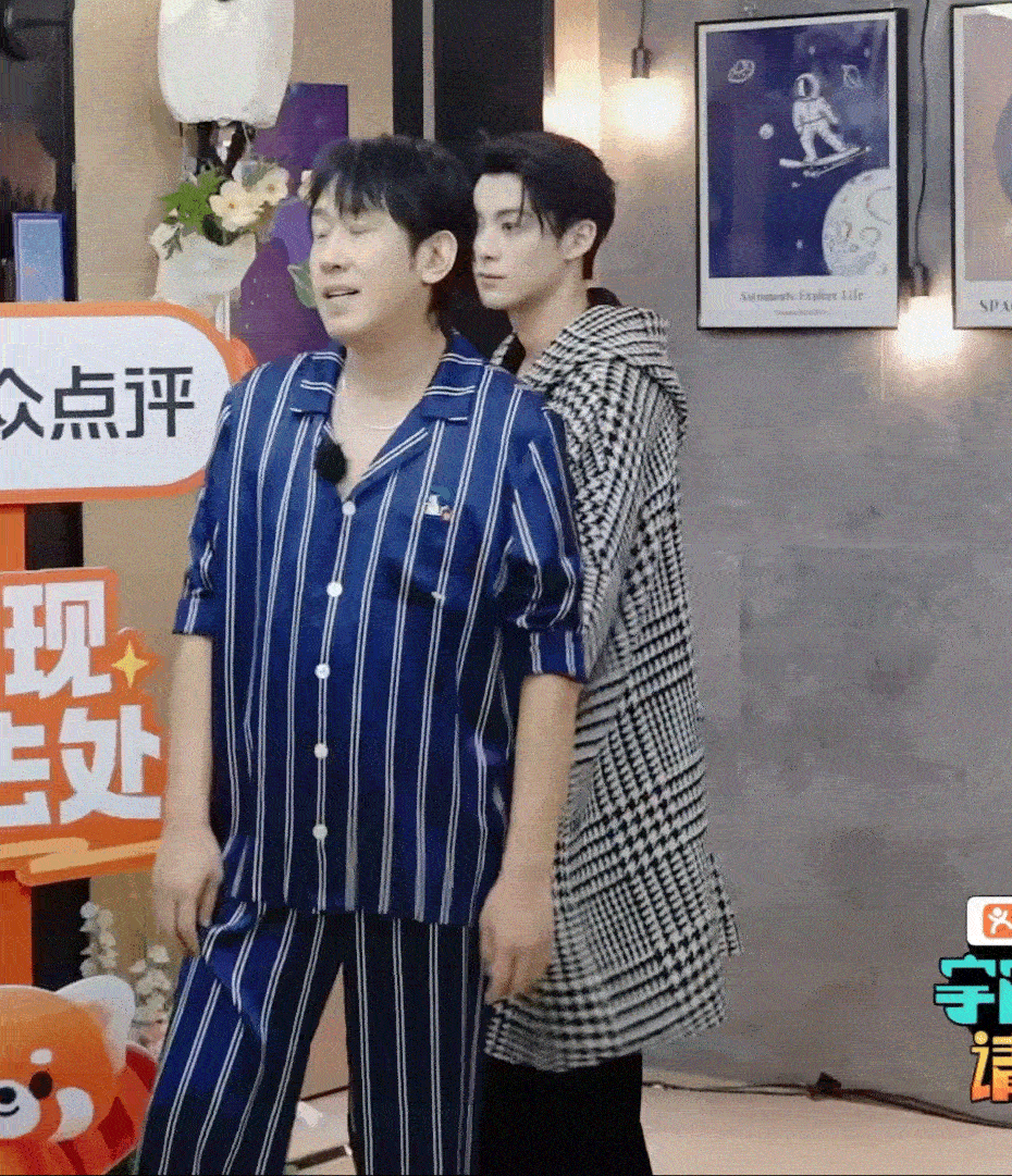 哈哈哈哈哈哈哈哈哈打脸哥屁屁玩儿 