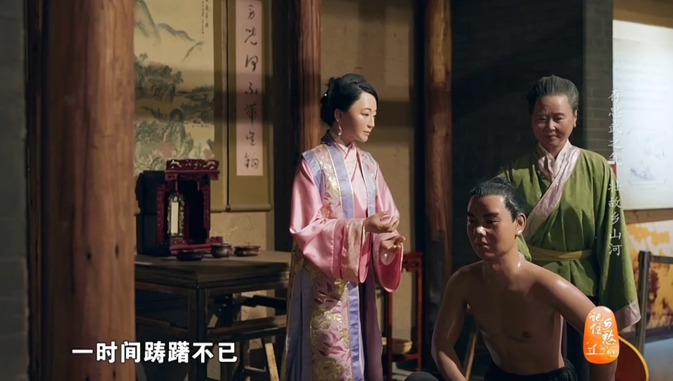 河南汤阴岳庙雕塑还原岳母刺字真相 在岳飞为母尽孝和为国尽忠的两难之间，岳母给他刺