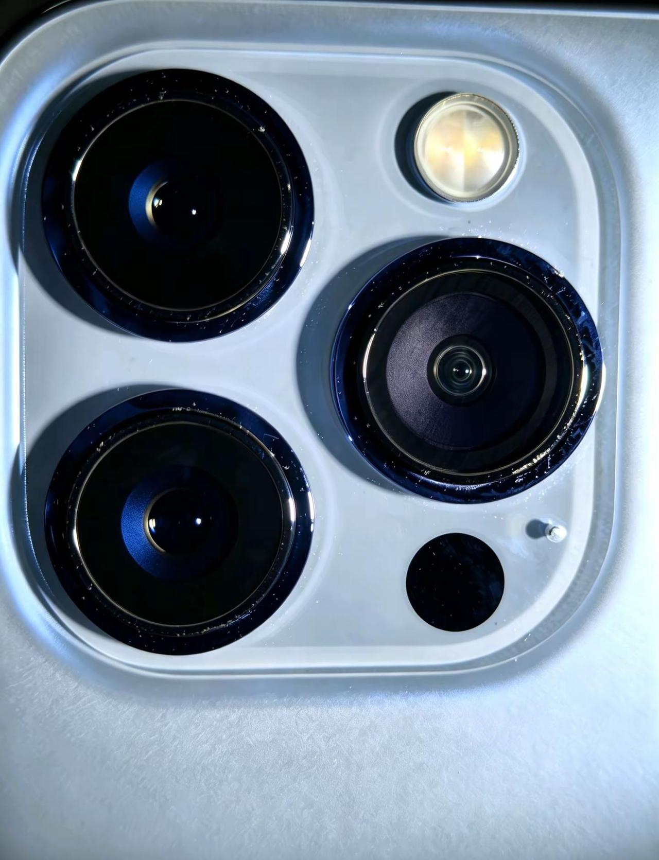2021年9月14日安卓手机厂商的天黑了。IPhone13Proiphone摄像