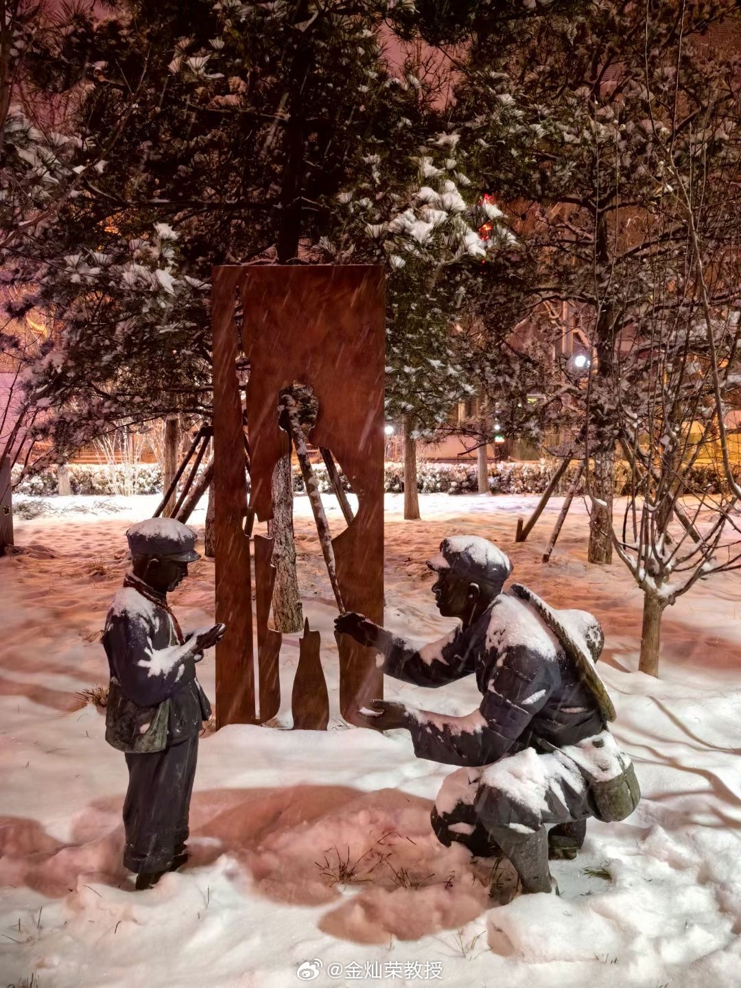 #一起来晒龙年的第一场雪#北京下雪了，你那儿呢？ ​​​
