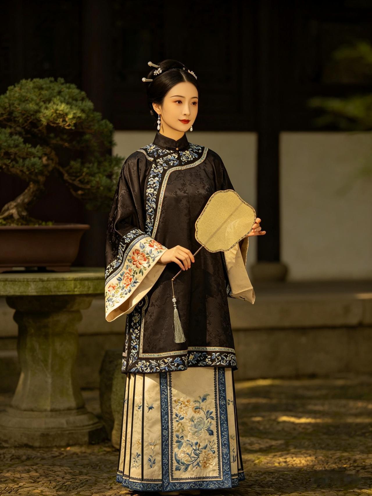 清代民女服饰：从未断流的华夏衣冠
 
从三皇五帝肇始衣冠，历经商周礼乐、秦汉雄浑