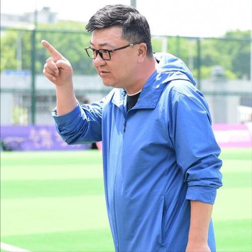 一个世界末流的中国足球，一个连世界杯都踢不进去的中国足球，6月2日，一群12岁的