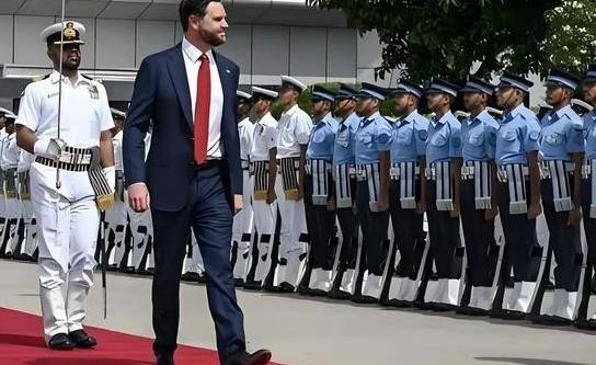 如果万斯成为了美国的总统，那么对整个世界而言大概率都不是一件好事，原因很简单，因