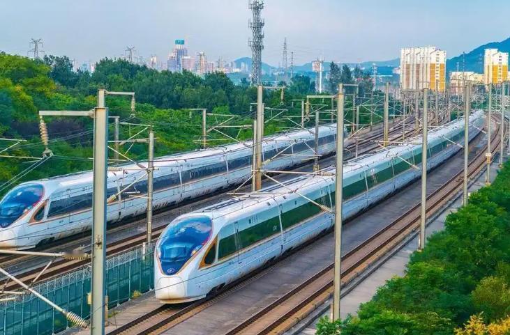 中国为啥执着高铁，而非廉价航空？说白了，我感觉中国就是在赌，赌未来用电不要钱，从
