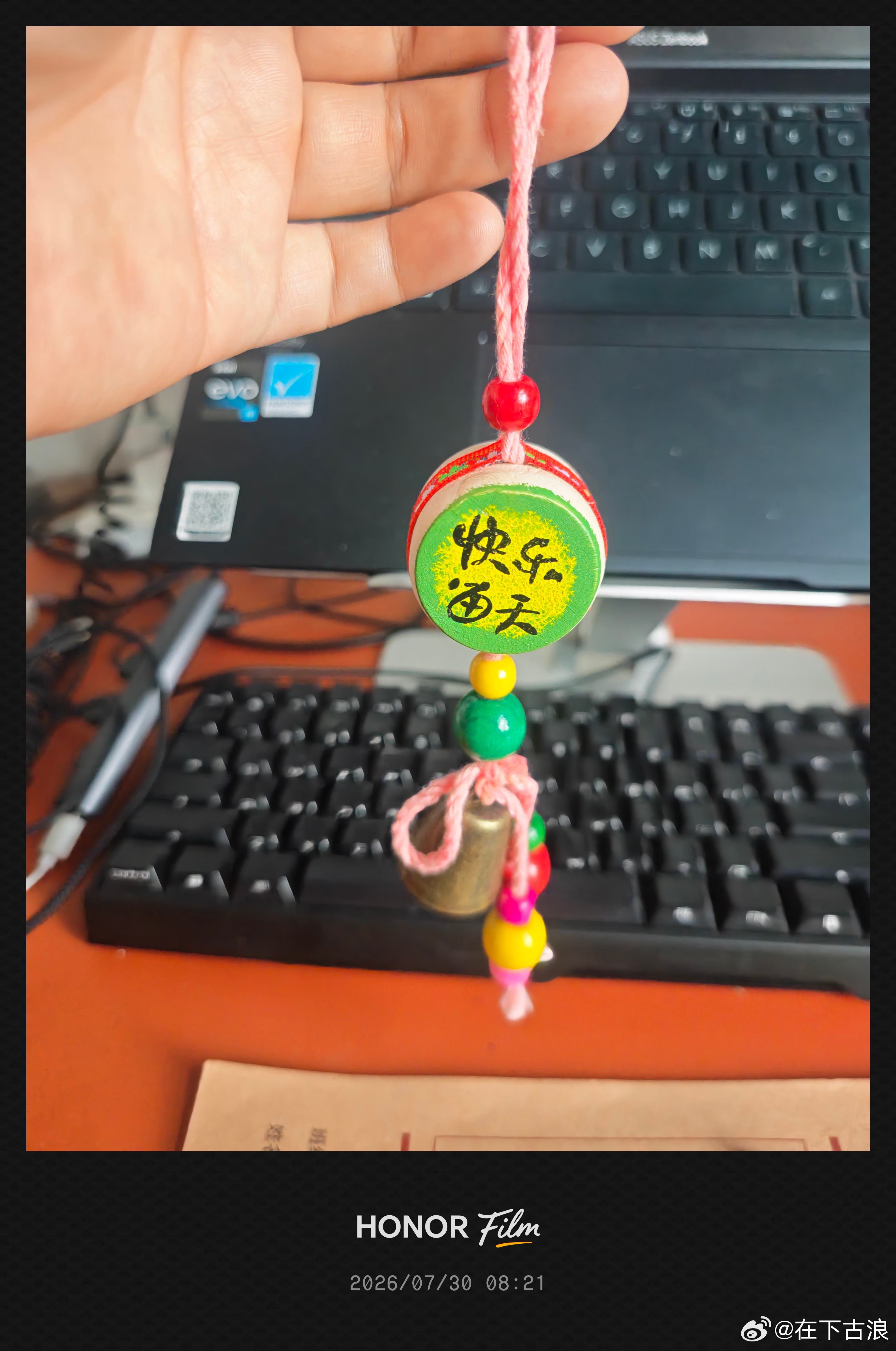 我到结营典礼颁奖的时候才知道我是后勤部长，有三个奖状给我，但那会我在忙着给一个家