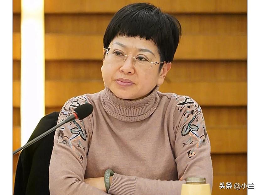 今天四川省攀枝花市的程桂兰上了热搜，
她是1972年出生的四川西昌人，
早期她在