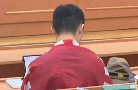 汤家凤 10 月 20 日发布文章，提到一个奇怪现象：目前仅知晓此人来自南京，其