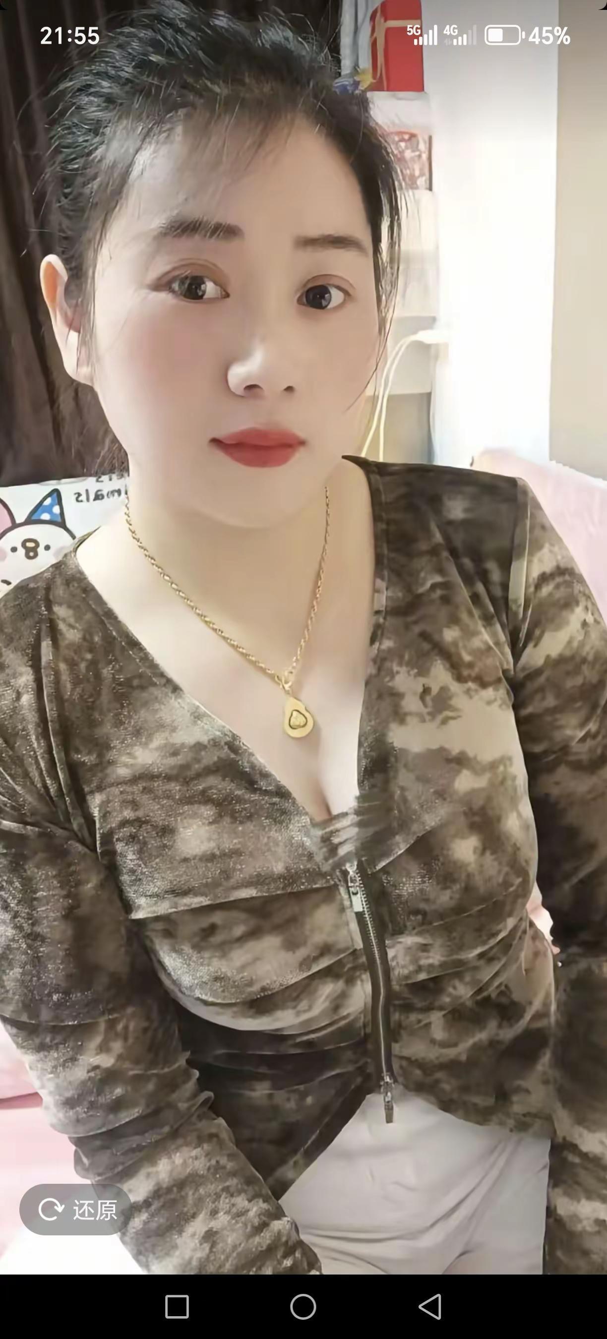 换个风格看自己 尝试各种不同风格妆容穿搭 豹纹美妆风格 不同风格服装首饰搭配 打