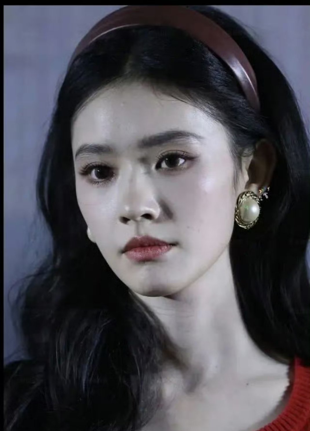 章若楠和林允合作的新剧剧宣，没想到相比之下竟然更美，你们说呢？ 