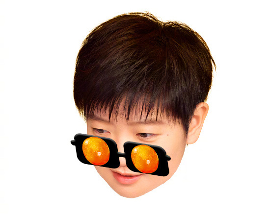 特别像以前很流行拍的大头贴莎莎也成转角屏受害者了