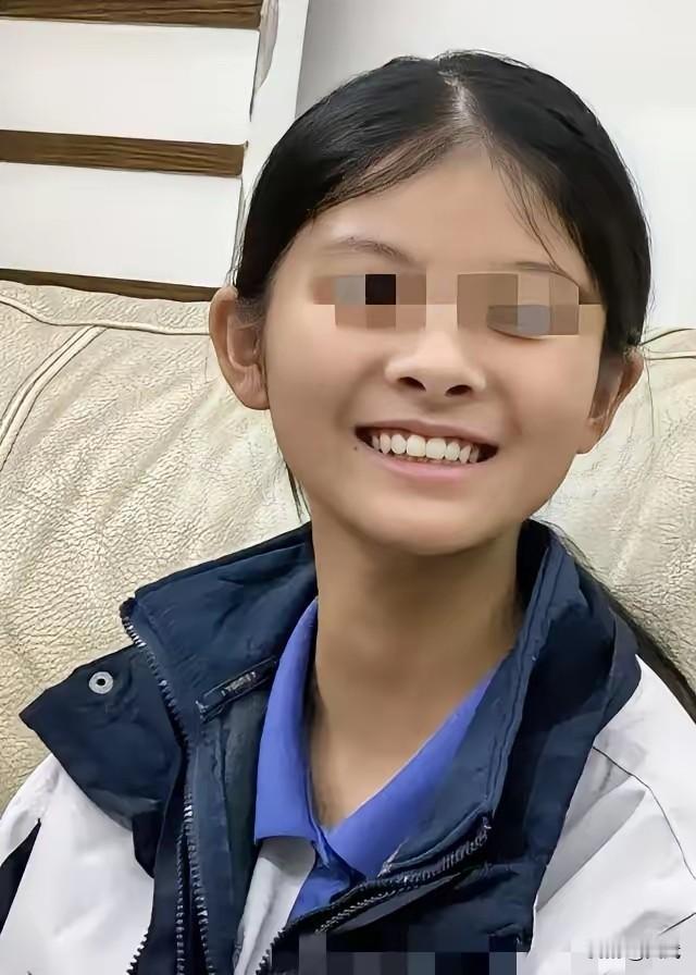 26刀背后的血色警示：当嫉妒撕裂人性

女孩的父亲像过去三年一样，习惯性地望向校