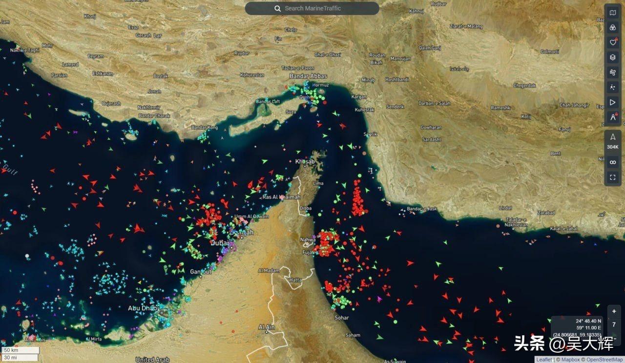 据路透社报道，至少有150艘油轮停在开放水域，没有进入霍尔木兹海峡。这些船只滞留