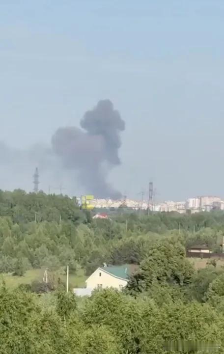 国际国内时事新闻 突发：俄罗斯遭大规模袭击俄罗斯俄罗斯遭大规模袭击关注俄乌局势最