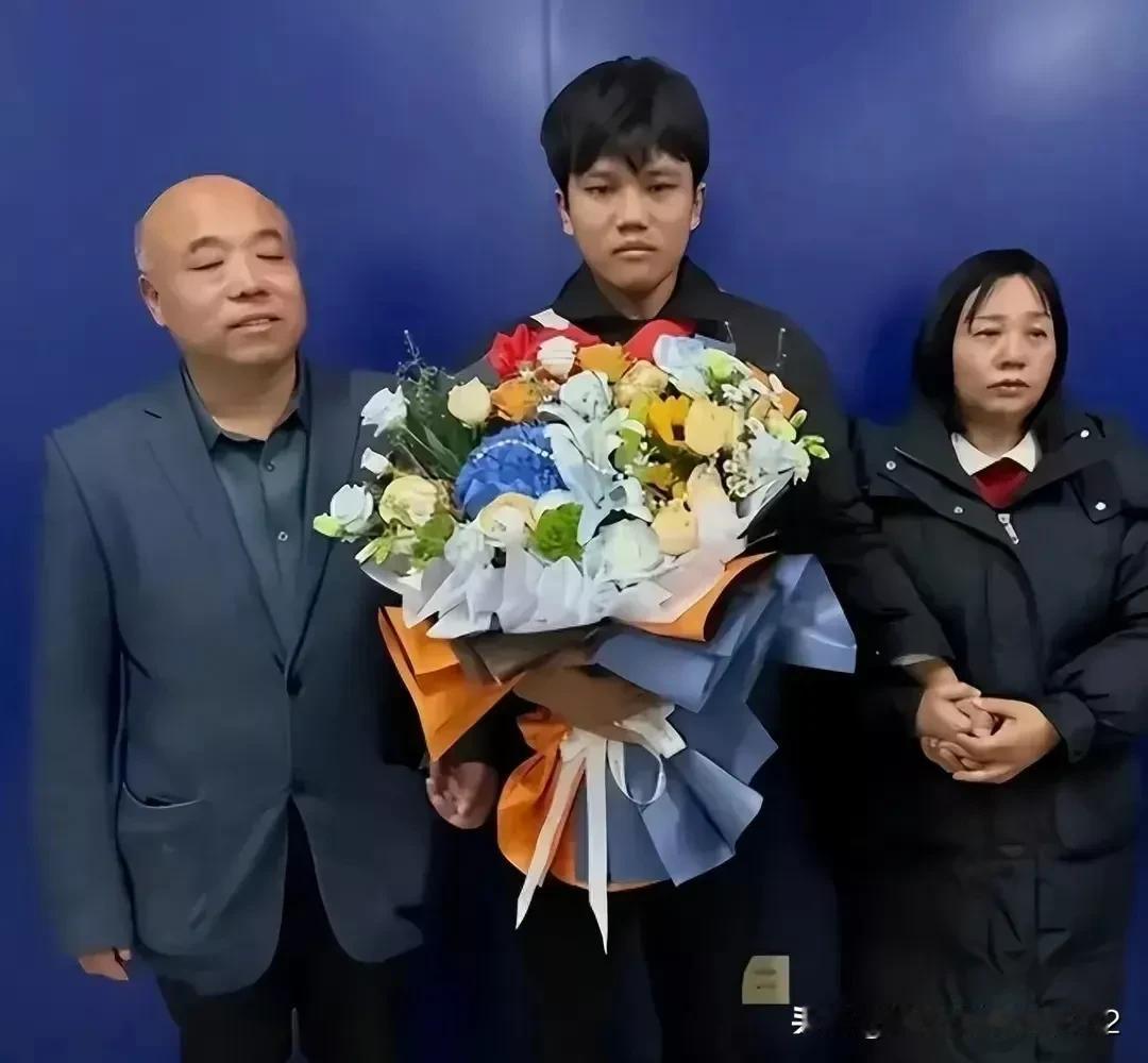 二十几年的亲情感比不上久别重逢的亲情吗？解清帅家人利用热点大肆敛财与扩展人气？