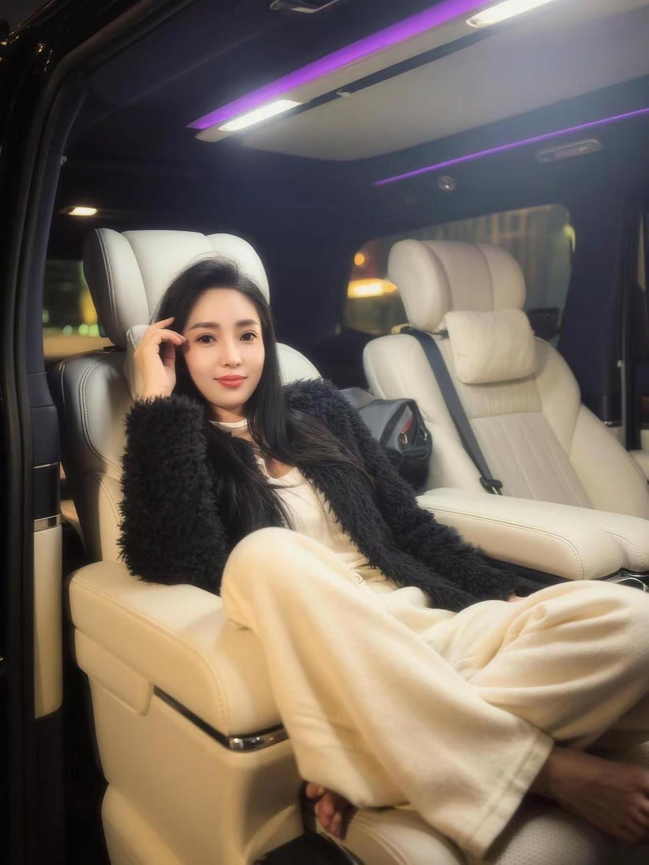 生活就是生动的活着，用最美的心情，穿最美的衣衫，呈现最自信的自己，爱不将就，穿不