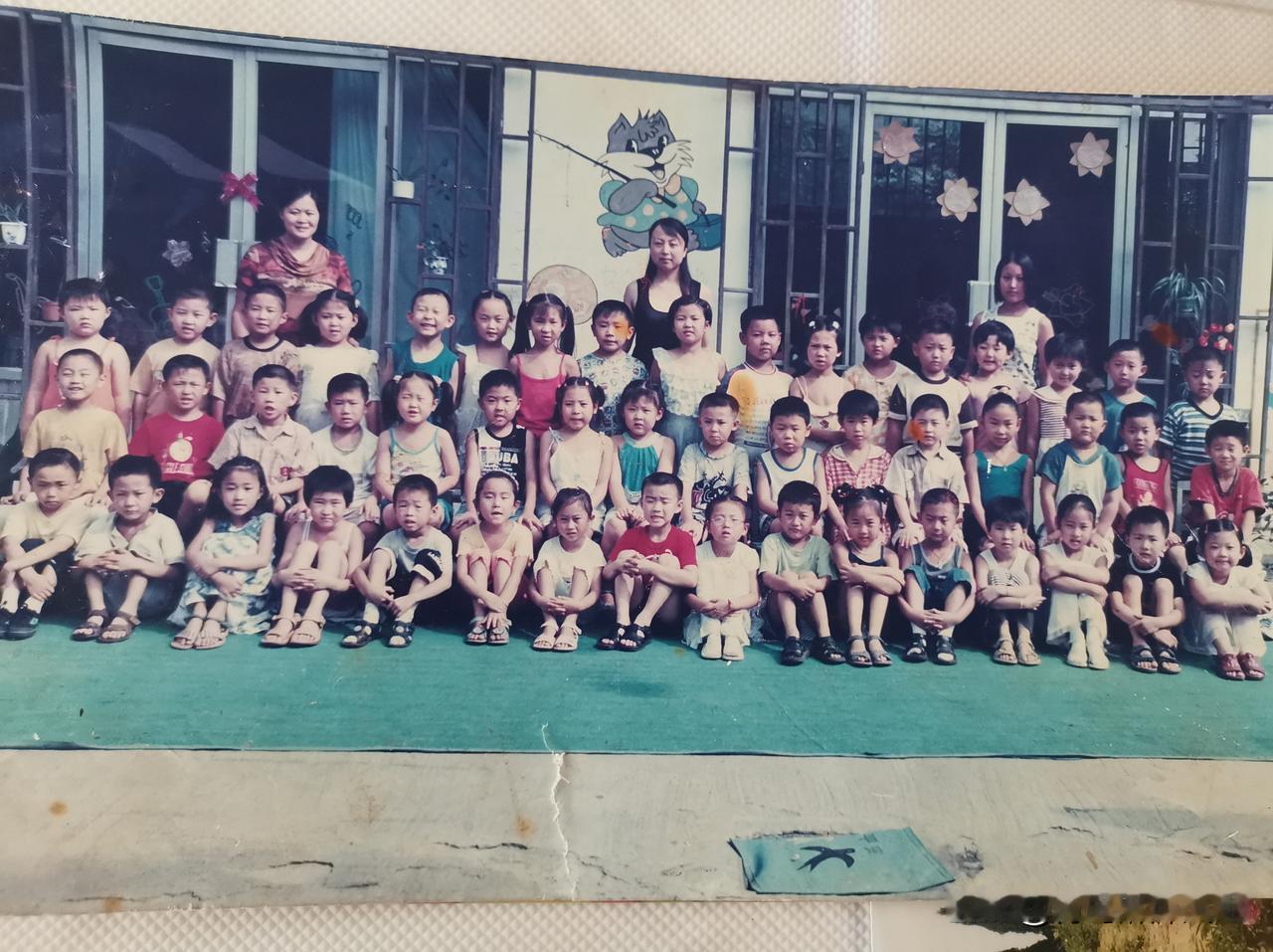 翻出20多年前胶州粮食局幼儿园的毕业照！看完直接破防了…
今天整理旧物，翻出了这