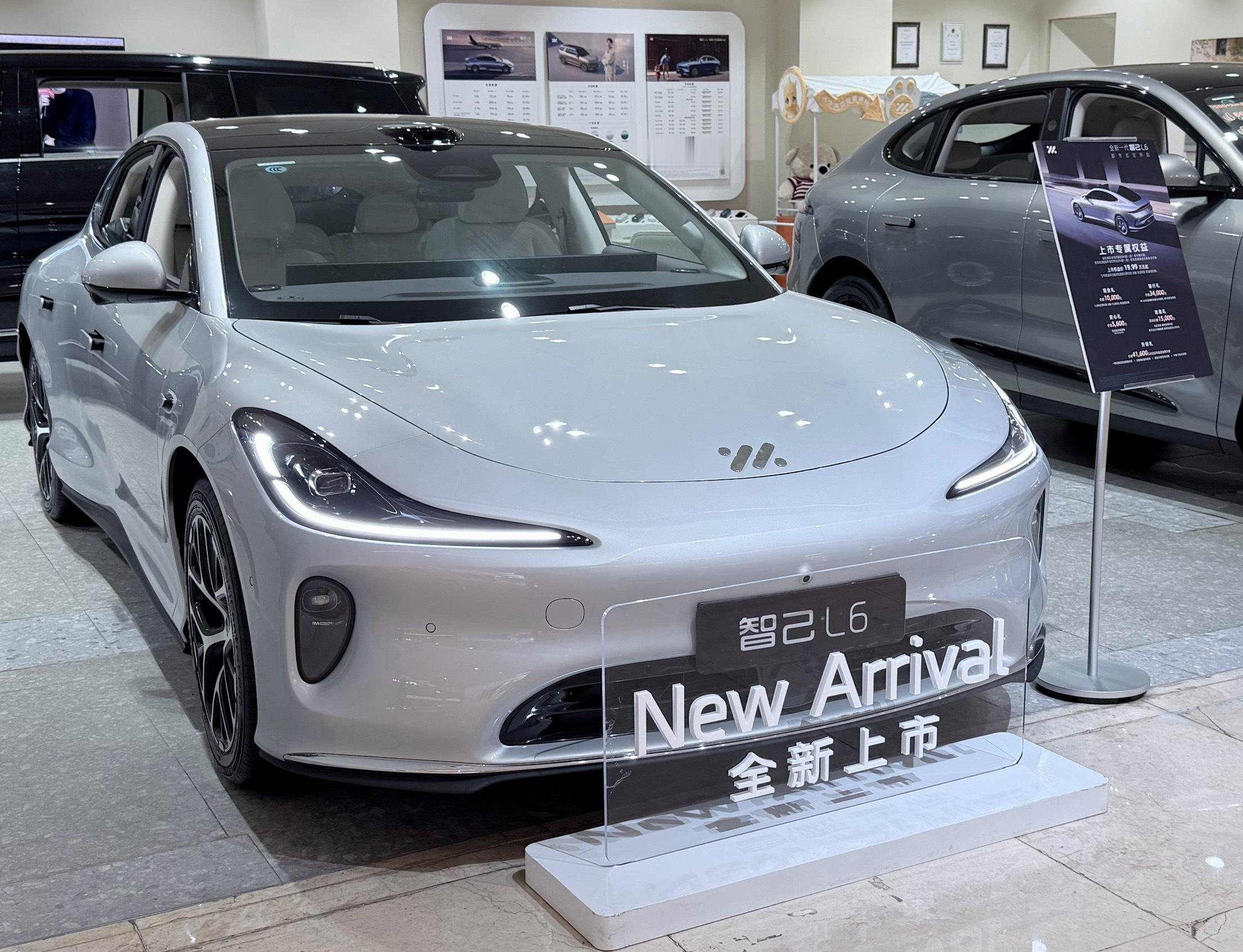 那天在商场看到了，最新款的L6，它是智己汽车「NEXT·2028」战略首款重磅新