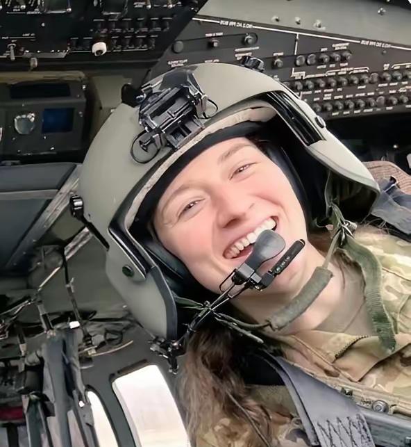 美军王牌女飞行员，放着F-16不开，却在昆明当机长！一句话让美国人破防。


美