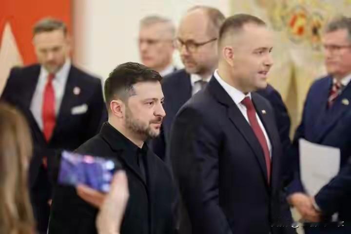 波兰总统当面斥责泽连斯基“不知感恩戴德”
俄乌冲突持续三年多，耗费了大量的人力物