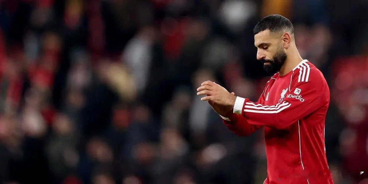 1-1 还是破铁桶毫无头绪 甚至让范迪克当攻城锤 久攻不下之后 范迪克犯错 又比