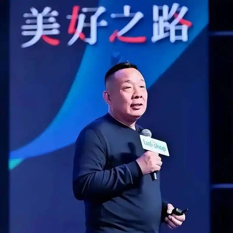 胖东来，又一次让全网破防了。
别的老板拼命压成本、冲规模，于东来倒好——员工不开