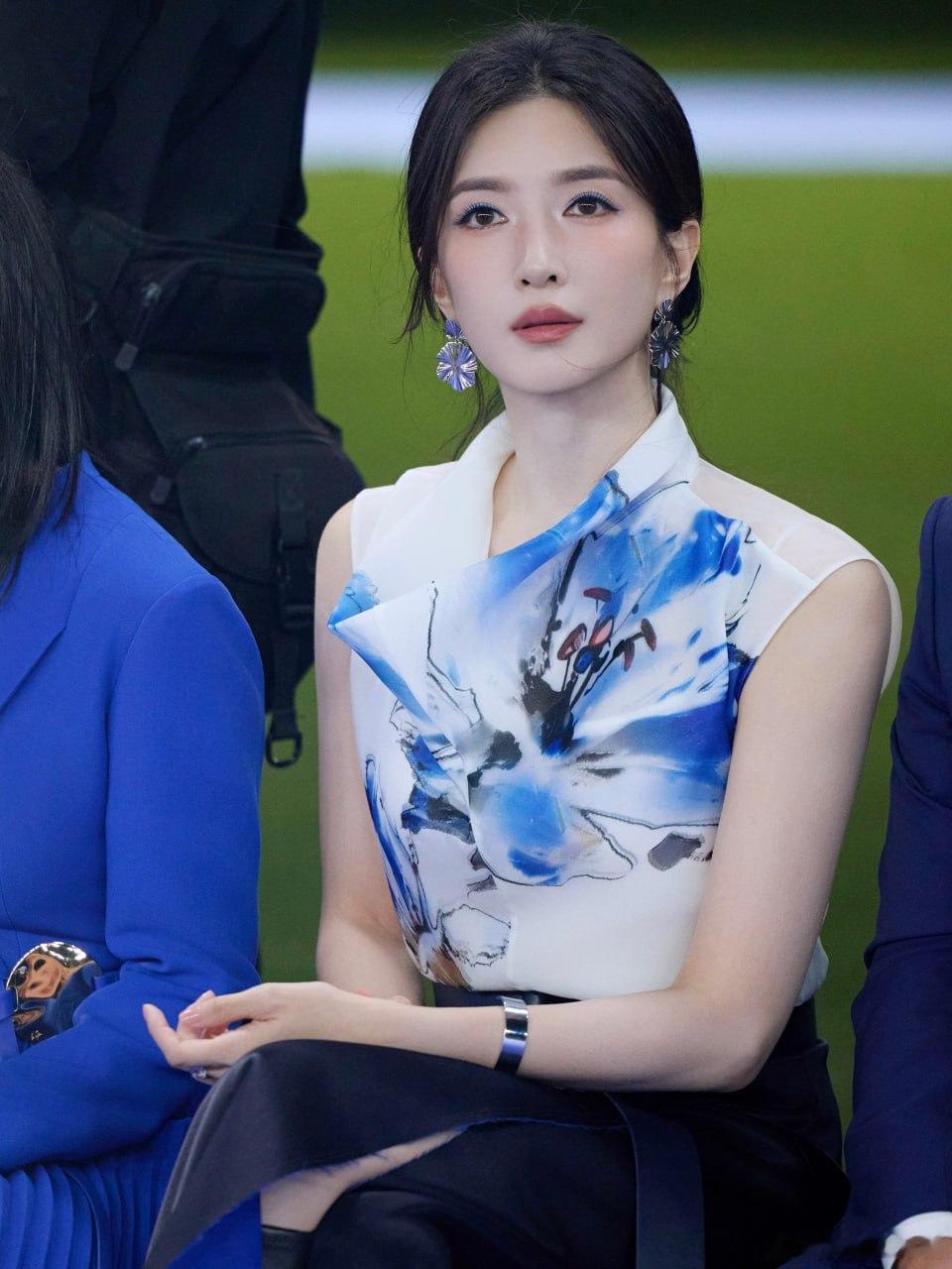 曝顶流女星前几年被渣男男友骗财骗色我若出这三张图，你们将如何选？ 