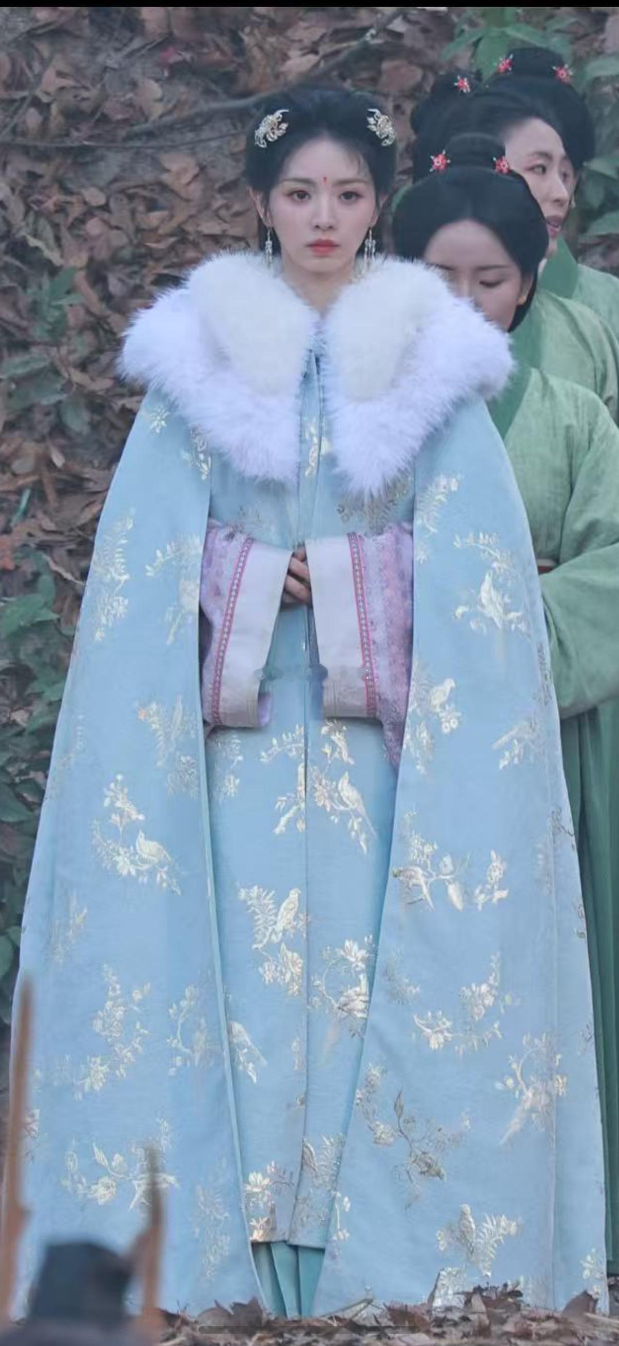 田曦薇刚刚最新衣服视频田曦薇