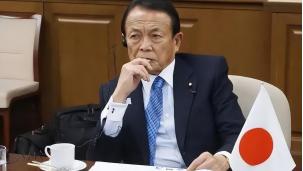 这一次日本彻底不装了！麻生太郎公开承认，日本之所以挑衅中国，便是为了借这个机会来