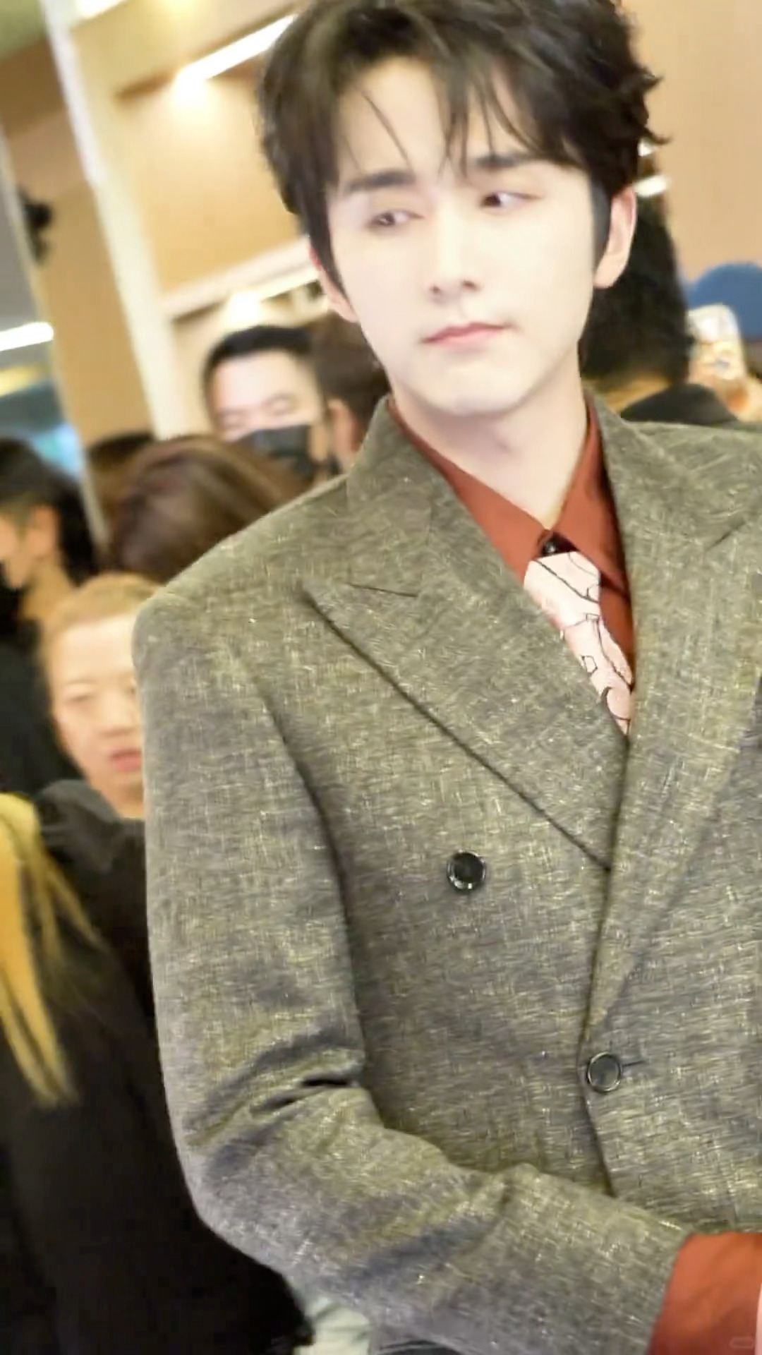 张新成汪顺粉丝真的替张新成觉得委屈，好好的被卷入这场纷争，完全是无妄之灾。他从来