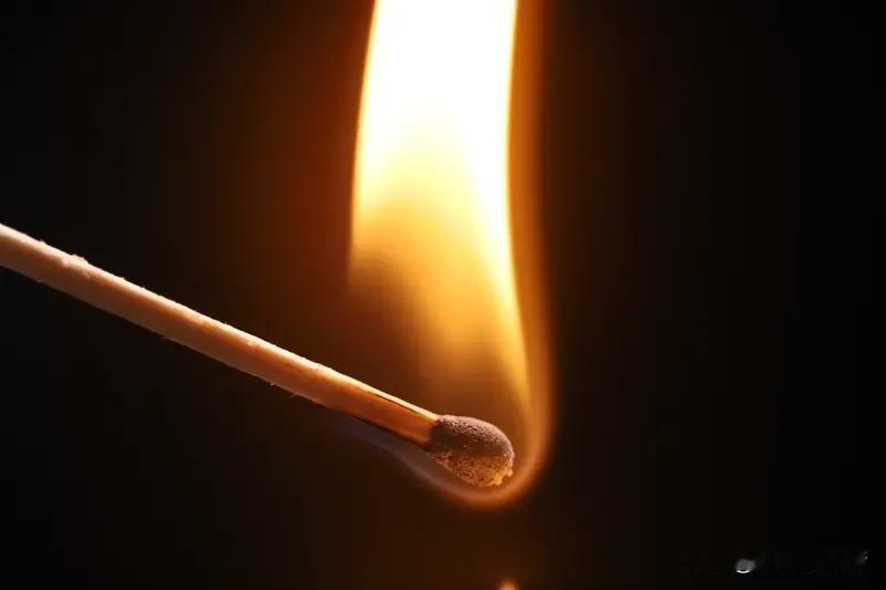 从火柴到打火机的发明，说明了什么？

小时候，火柴是家家户户灶台上的“命根子”。